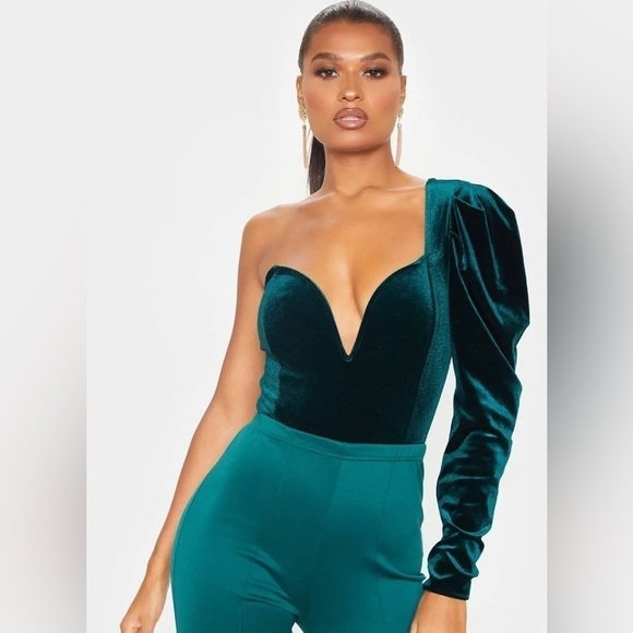 NWT Prettylittlething Tops Forest Green Velvet Long  Sleeve Bodysuit Size 4 - Picture 1 of 5